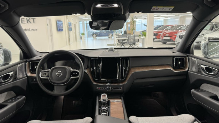 Volvo XC60 B6 AWD INSCRIPTION REZERVACE