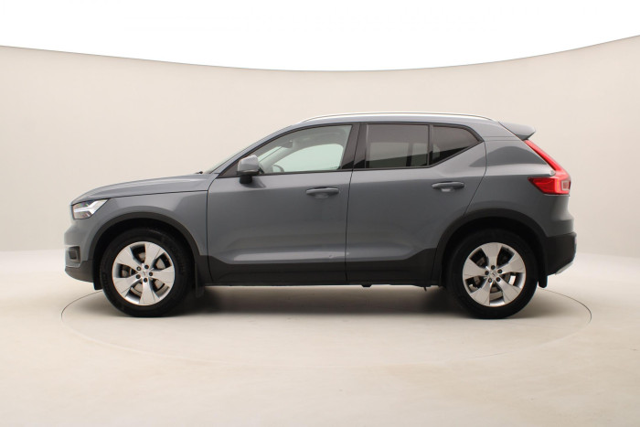 Volvo XC40 B4 AWD MOMENTUM REZERVACE 2.0 Momentum