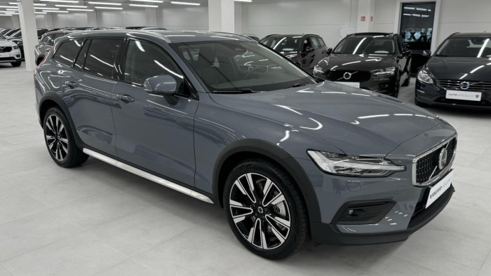 Volvo V60 CROSS COUNTRY REZERVACE