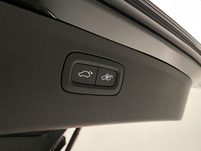 Volvo XC90 B6 AWD AUT BRIGHT PLUS 7-míst 2.0 Plus