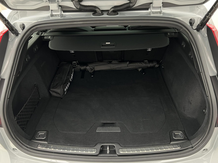 Volvo V60 B4 PLUS DARK AUT 1.maj.