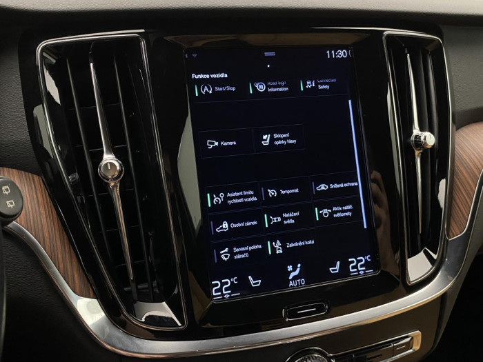 Volvo V60 D3 MOMENTUM NAVIGACE REZERVACE 2.0 d Momentum
