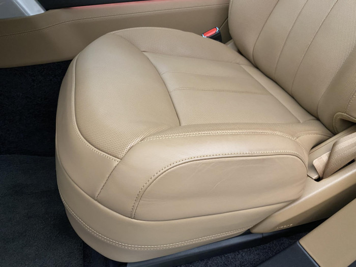 Land Rover Range Rover P550e AUTOBIOGRAPHY SWB