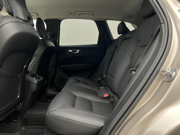 Volvo XC60 B4 AWD PLUS DARK AUT 1.maj.