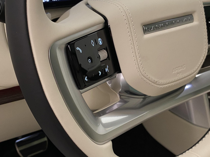 Land Rover Range Rover P550e AUTOBIOGRAPHY SWB