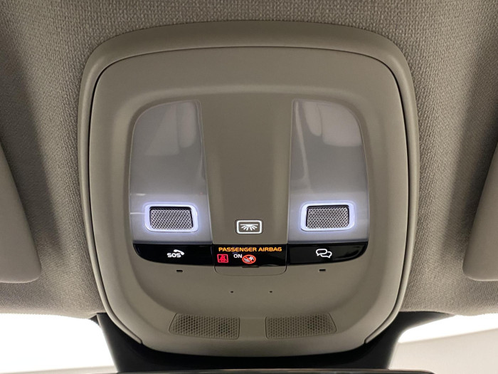 Volvo XC40 B4 DARK PLUS REZERVACE