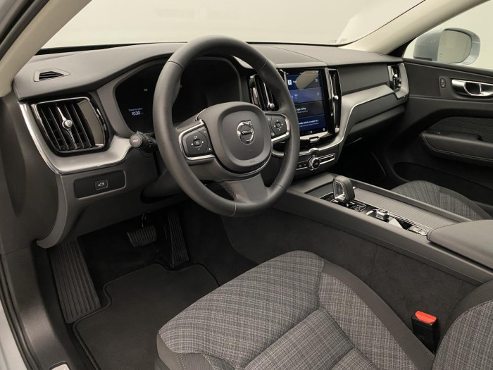 Volvo XC60 B4 AWD CORE AUT CZ  REZERVACE