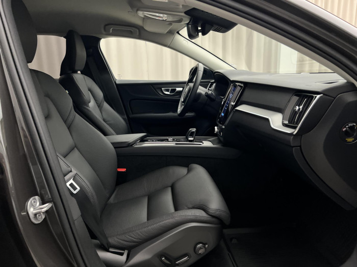 Volvo V60 B4 PLUS DARK AUT 1.maj.