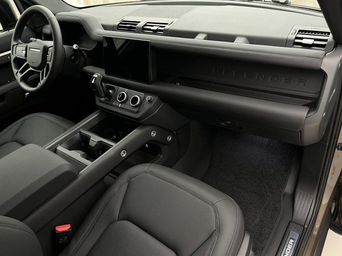 Land Rover Defender 110 D250 XDYNAMIC SE REZERVACE 3.0 d SE