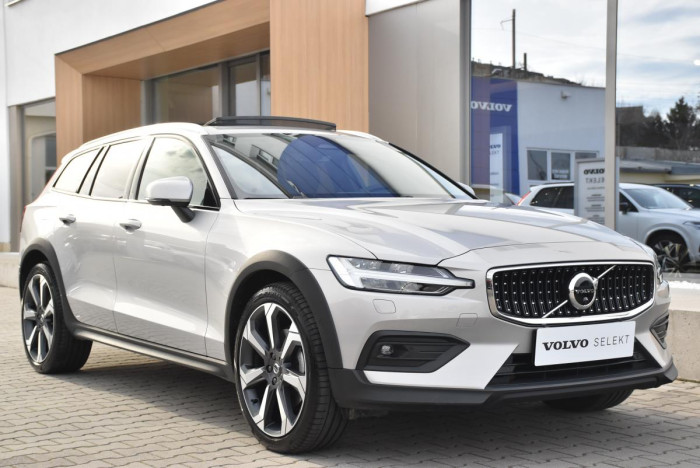 Volvo V60 CC B4 AWD ULTIMATE REZERVACE 2.0 CC CC
