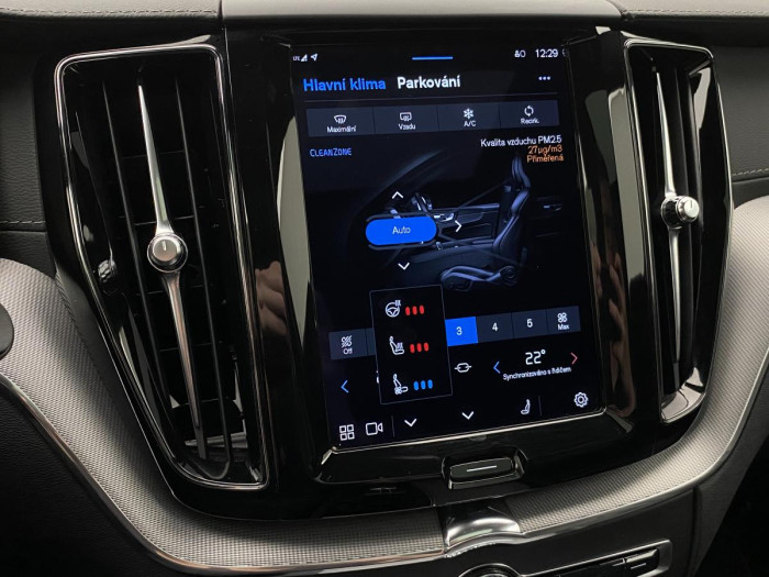 Volvo XC60 T6 AWD RECHARGE REZERVACE