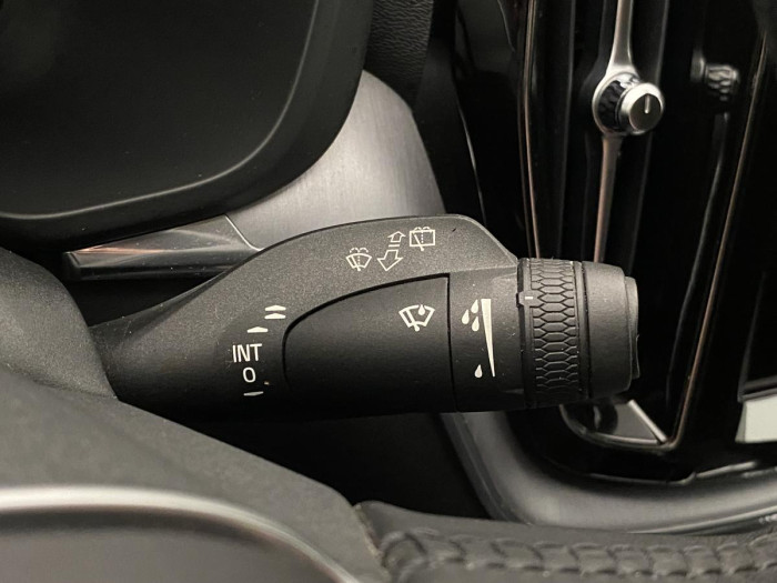 Volvo XC60 B4 MOMENTUM PRO AUT REZERVACE 2.0 Momentum