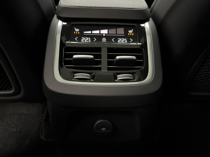 Volvo XC90 T8 AWD RECHARGE ULTIMATE 1.maj