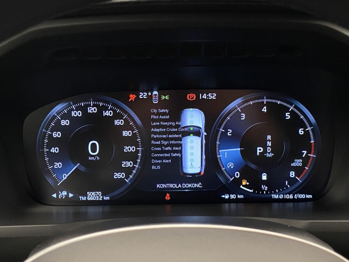 Volvo XC90 B6 AWD R-DESIGN REZERVACE