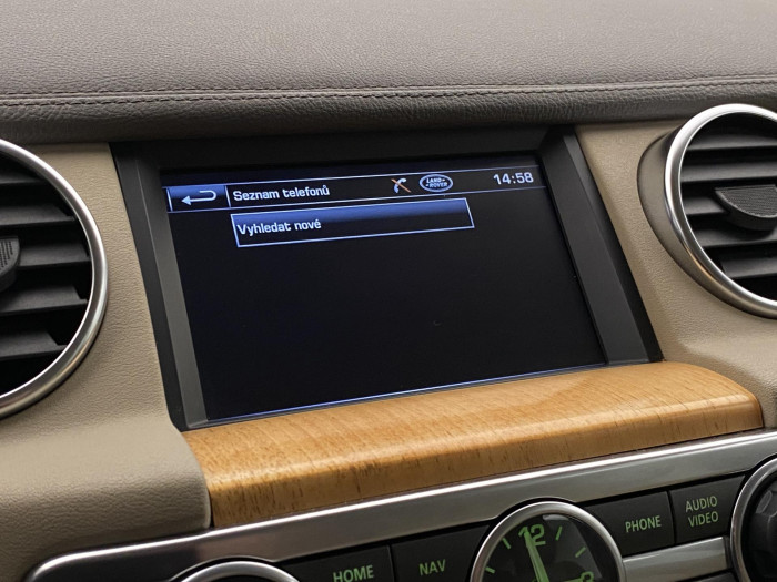 Land Rover Discovery 3.0 AWD SDV6 HSE REZERVACE