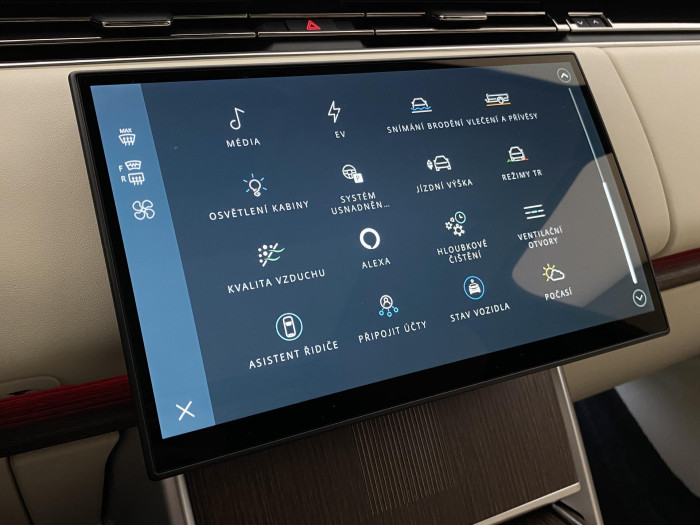 Land Rover Range Rover P550e AUTOBIOGRAPHY SWB