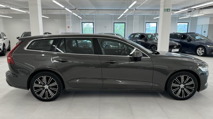 Volvo V60 B4 INSCRIPTION AUT REZERVACE