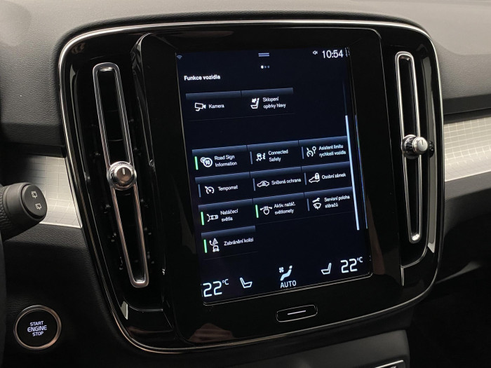 Volvo XC40 B4 AWD MOMENTUM REZERVACE 2.0 Momentum