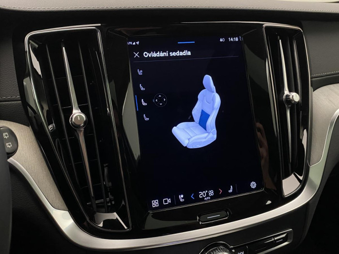 Volvo V60 CC B4 AWD ULTIMATE REZERVACE 2.0 CC CC