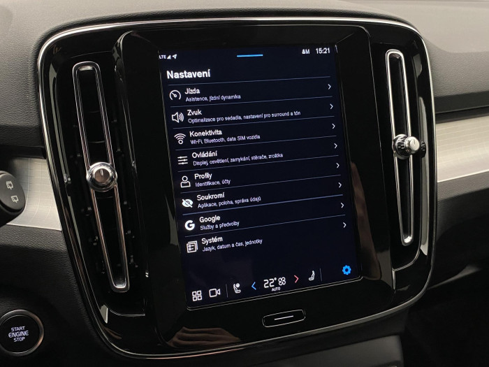 Volvo XC40 B3 DARK PLUS AUT CZ