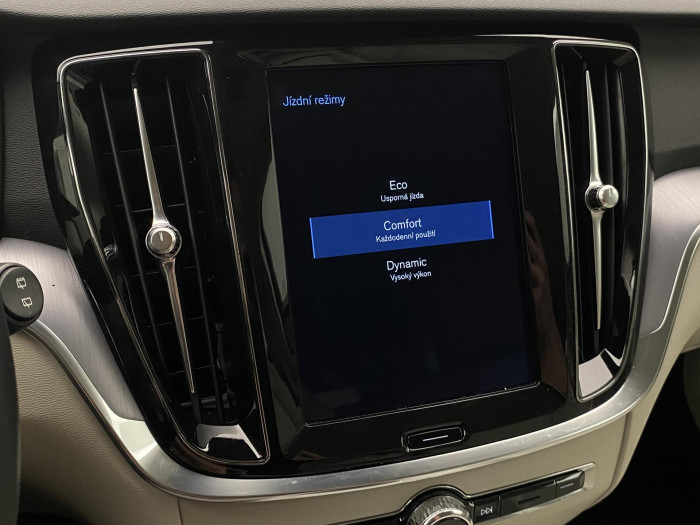 Volvo V60 D3 MOMENTUM PRO REZERVACE 2.0 d Momentum