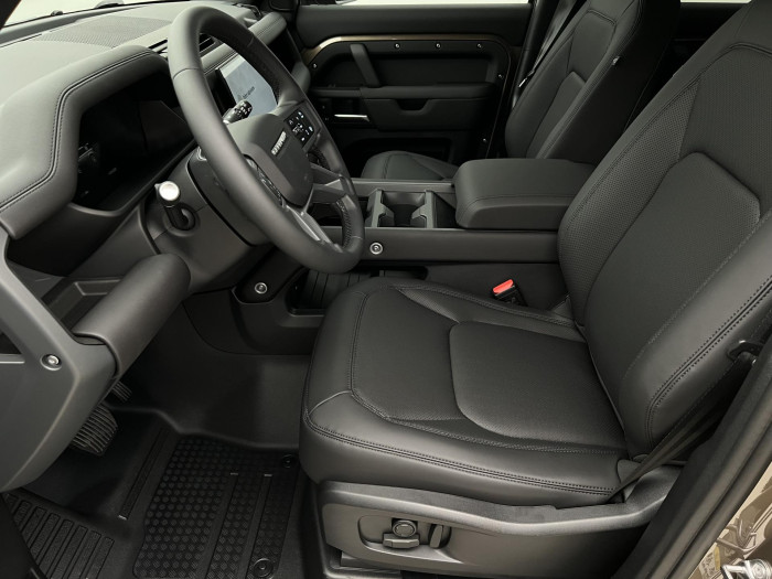 Land Rover Defender 110 D250 X-DYNAMIC SE AWD Aut 3.0 d Dynamic SE