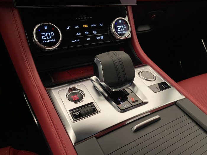 Jaguar F-Pace D300 S R-DYNAMIC AWD REZERVACE 3.0 d Dynamic