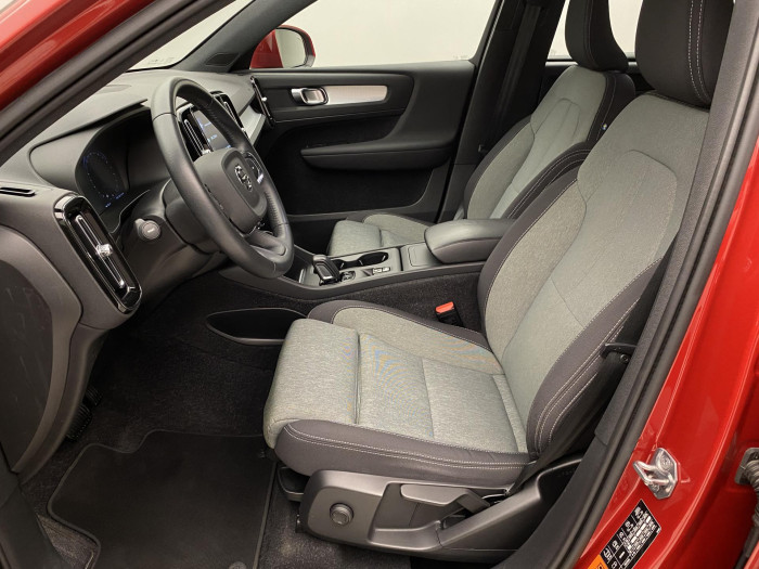 Volvo XC40 B4 AWD MOMENTUM AUT CZ 2.0 Momentum