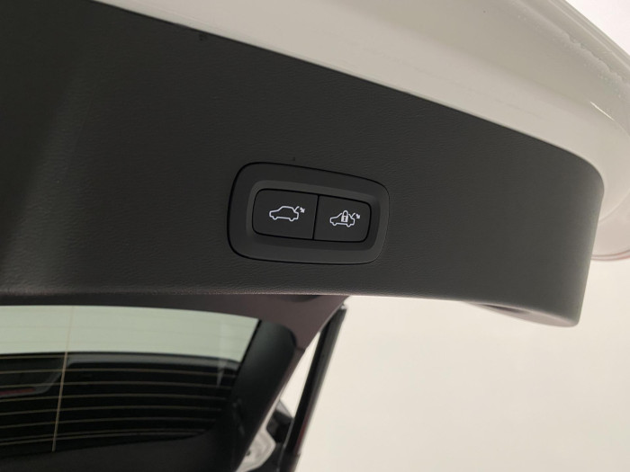 Volvo XC40 B3 AUT PLUS BLACK EDITION