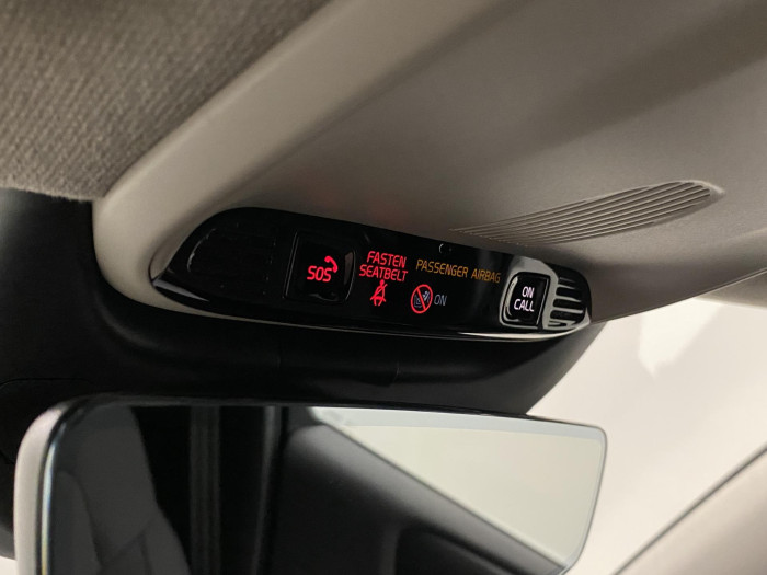 Volvo XC40 B4 AWD MOMENTUM REZERVACE 2.0 Momentum