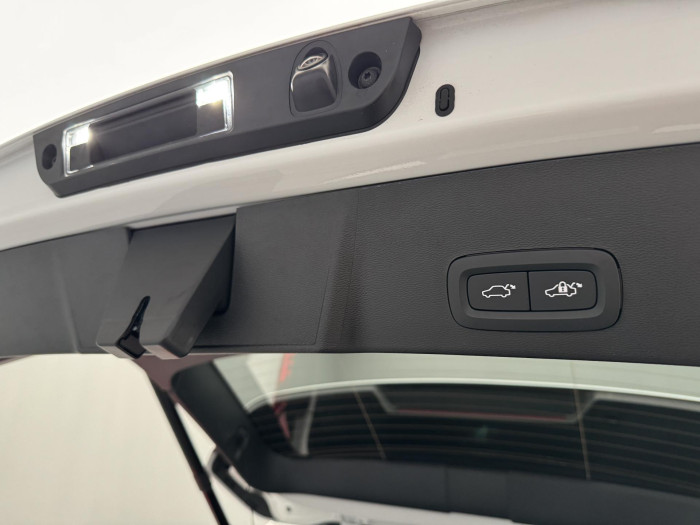 Volvo XC40 B3 PLUS DARK AUT CZ 1.maj