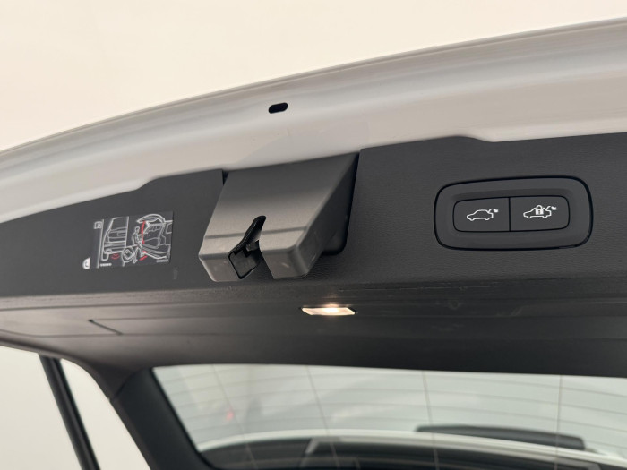 Volvo V60 CC B4 AWD ULTIMATE REZERVACE 2.0 CC CC