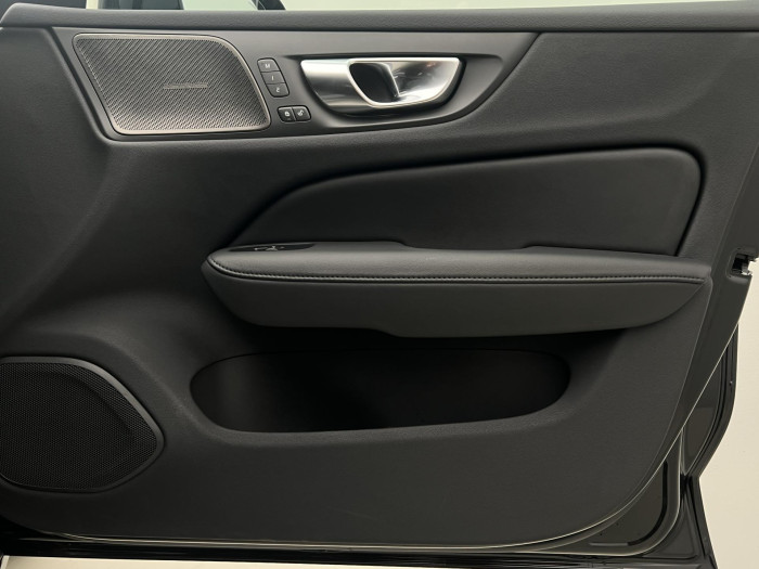 Volvo V60 B4 PLUS DARK AUT 1.maj.