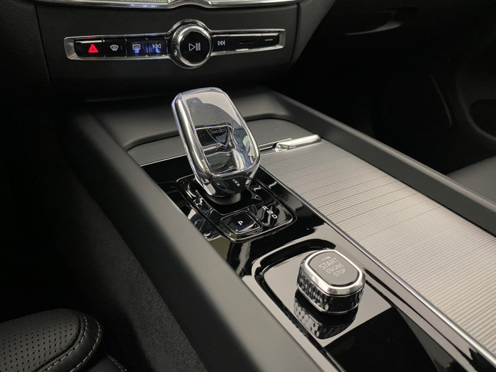 Volvo XC60 B5 AWD R-DESIGN AUT CZ