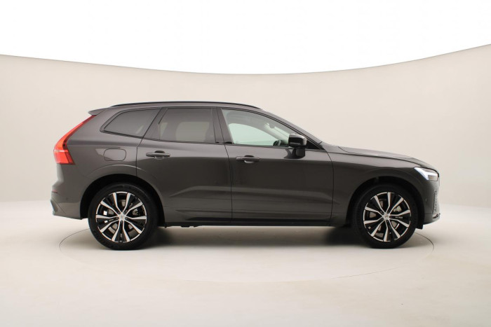 Volvo XC60 B4 AWD DARK ULTIMATE REZERVACE