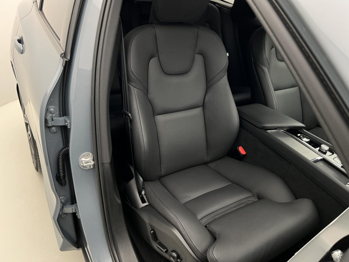 Volvo XC60 B4 AWD PLUS DARK AUT 1.maj.