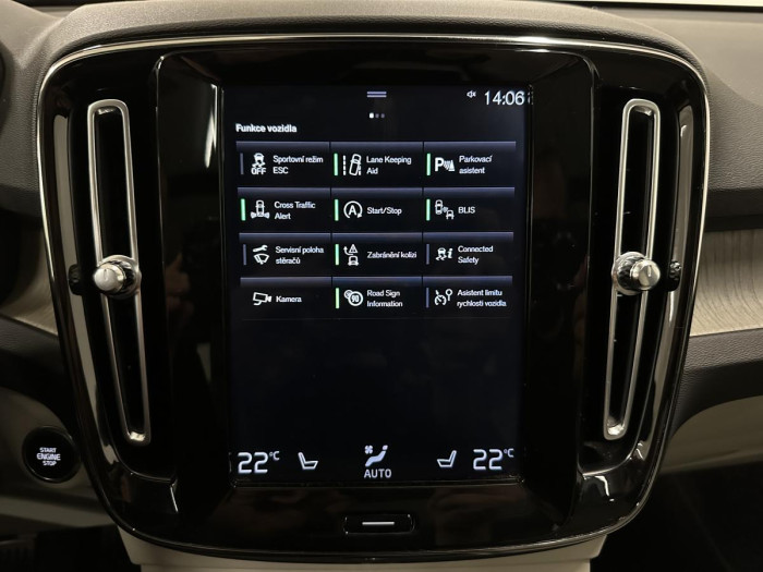 Volvo XC40 D3 INSCRIPTION REZERVACE 2.0 d