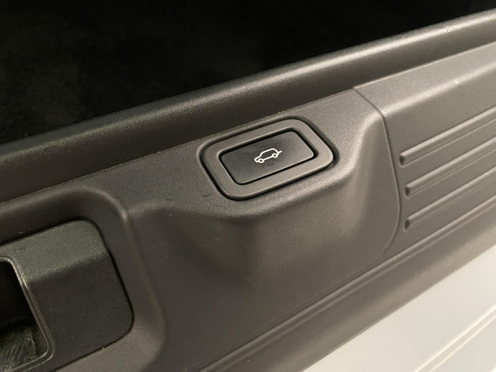 Land Rover Range Rover HYBRID AUTOBIOGRAPHY REZERVACE