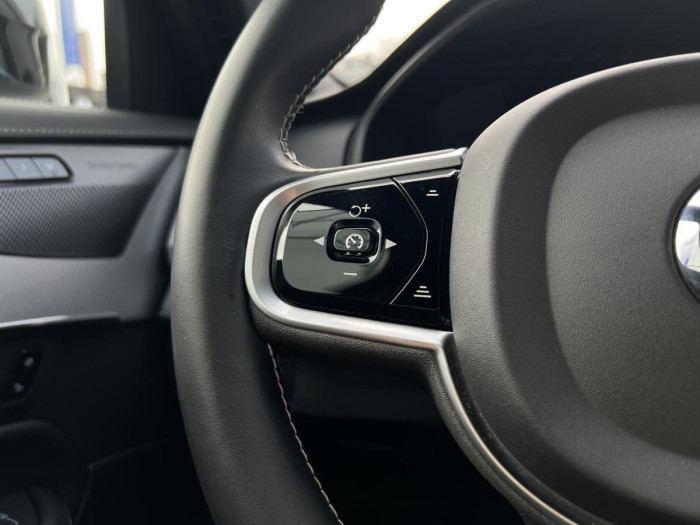 Volvo XC90 T8 AWD R-DESIGN 7 MÍSTNÁ Aut