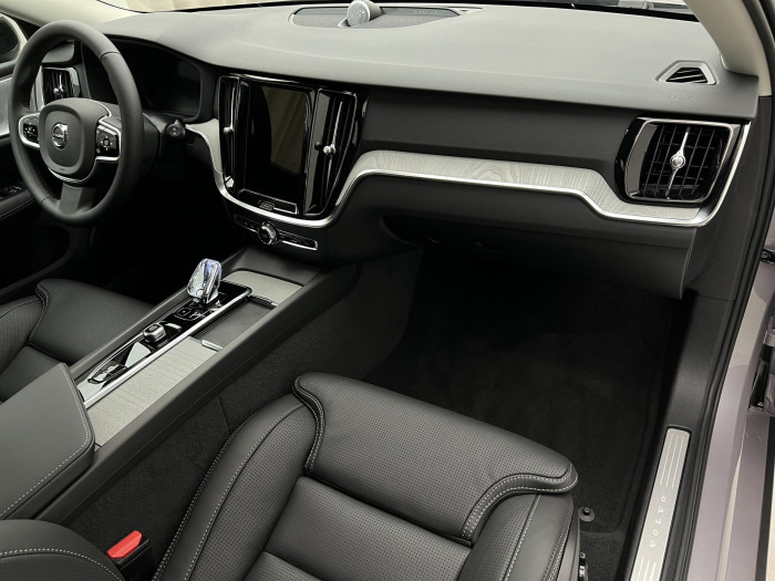 Volvo V60 B4 DARK PLUS AUT