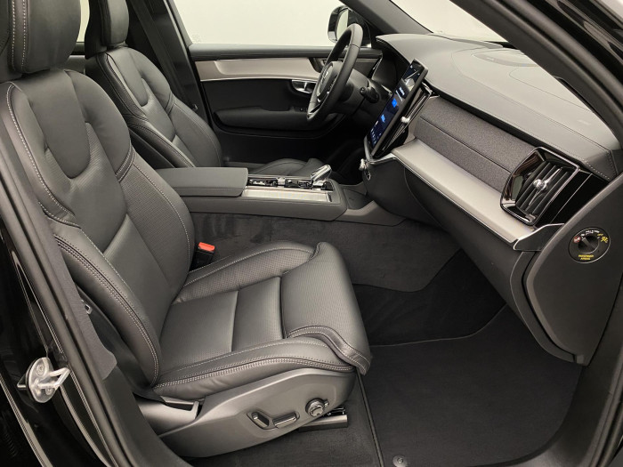 Volvo XC90 B5 AWD BLACK EDITION PLUS 7