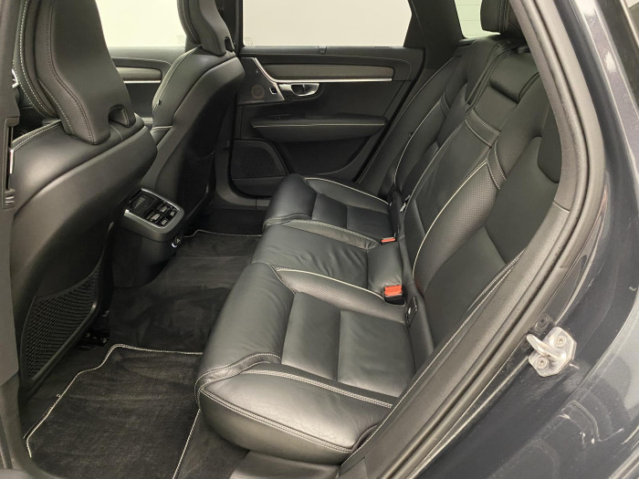 Volvo V90 D5 AWD R-DESIGN REZERVACE 2.0 d