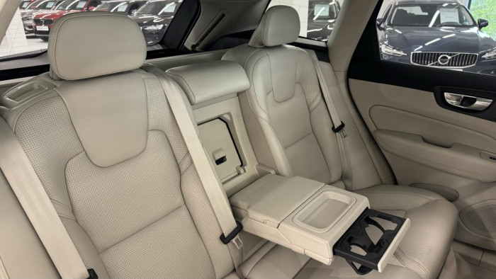 Volvo XC60 T8 AWD RECHARGE REZERVACE