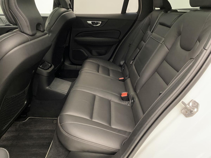 Volvo V60 T6 AWD RECHARGE REZERVACE