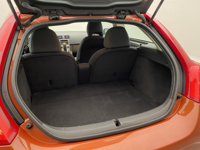 Volvo C30 1.6i MOMENTUM CZ REZERVACE 1.6 i Momentum