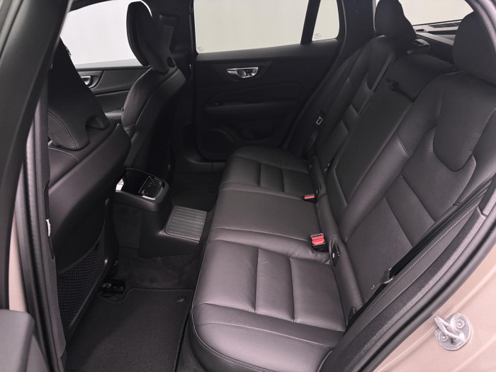 Volvo V60 T6 AWD Plug-in DARK PLUS