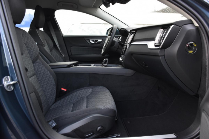 Volvo V60 CROSS COUNTRY B4 REZERVACE