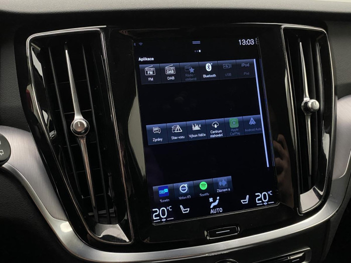 Volvo V60 B4 MOMENTUM AUT REZERVACE 2.0 Momentum