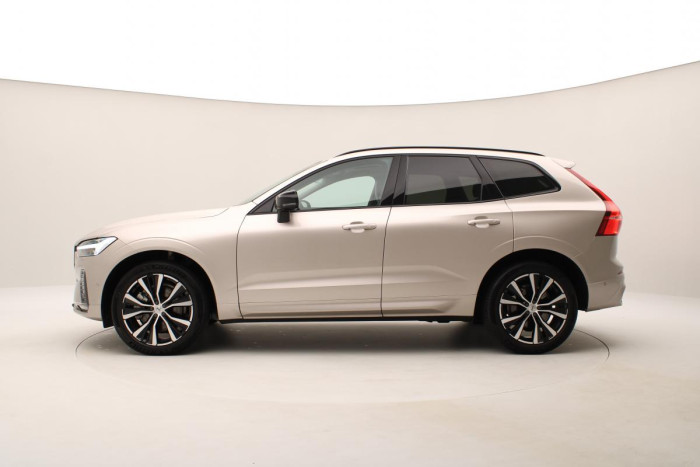 Volvo XC60 B4 AWD DARK ULTIMATE REZERVACE