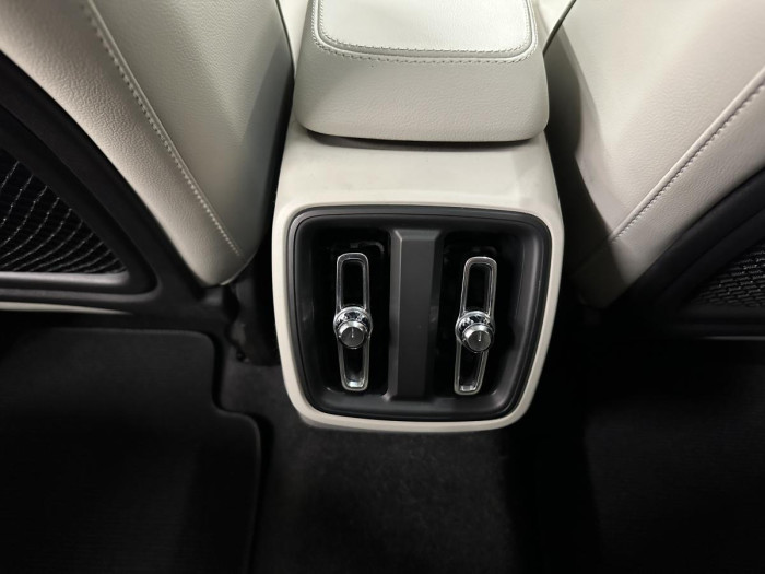 Volvo XC40 D3 INSCRIPTION REZERVACE 2.0 d